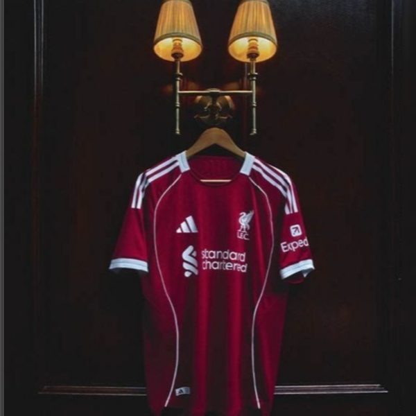 Alternative view of Liverpool FC hjemmedrakt 2025/26